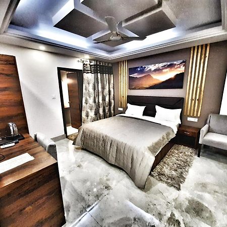 Hotel Delhi Aerocity, Nh 48 Yeni Delhi Dış mekan fotoğraf