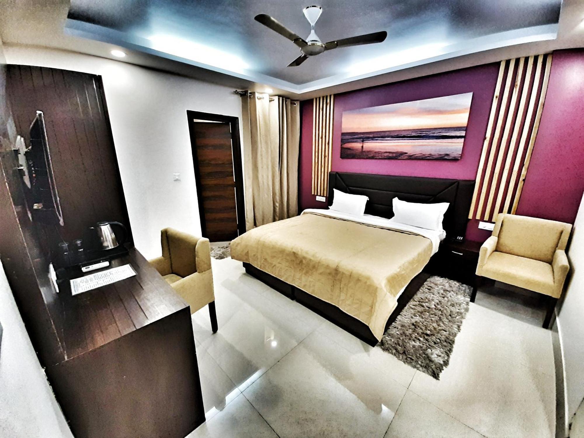 Hotel Delhi Aerocity, Nh 48 Yeni Delhi Dış mekan fotoğraf