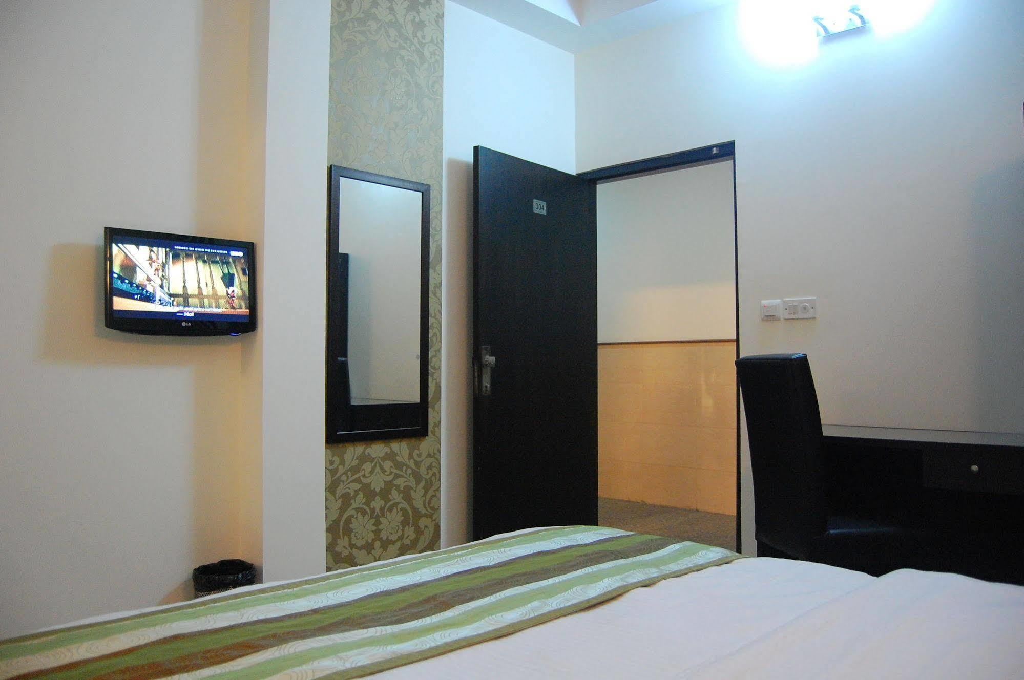 Hotel Delhi Aerocity, Nh 48 Yeni Delhi Dış mekan fotoğraf