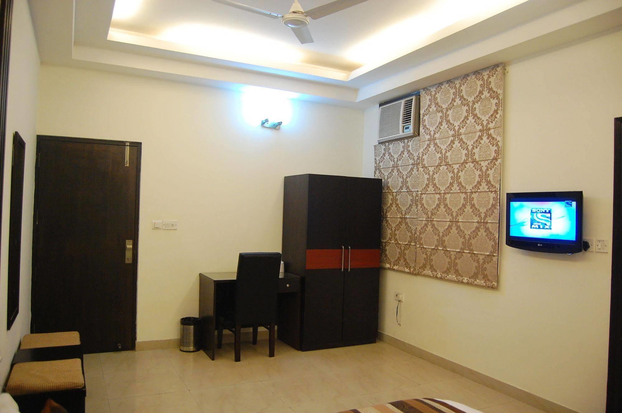 Hotel Delhi Aerocity, Nh 48 Yeni Delhi Dış mekan fotoğraf