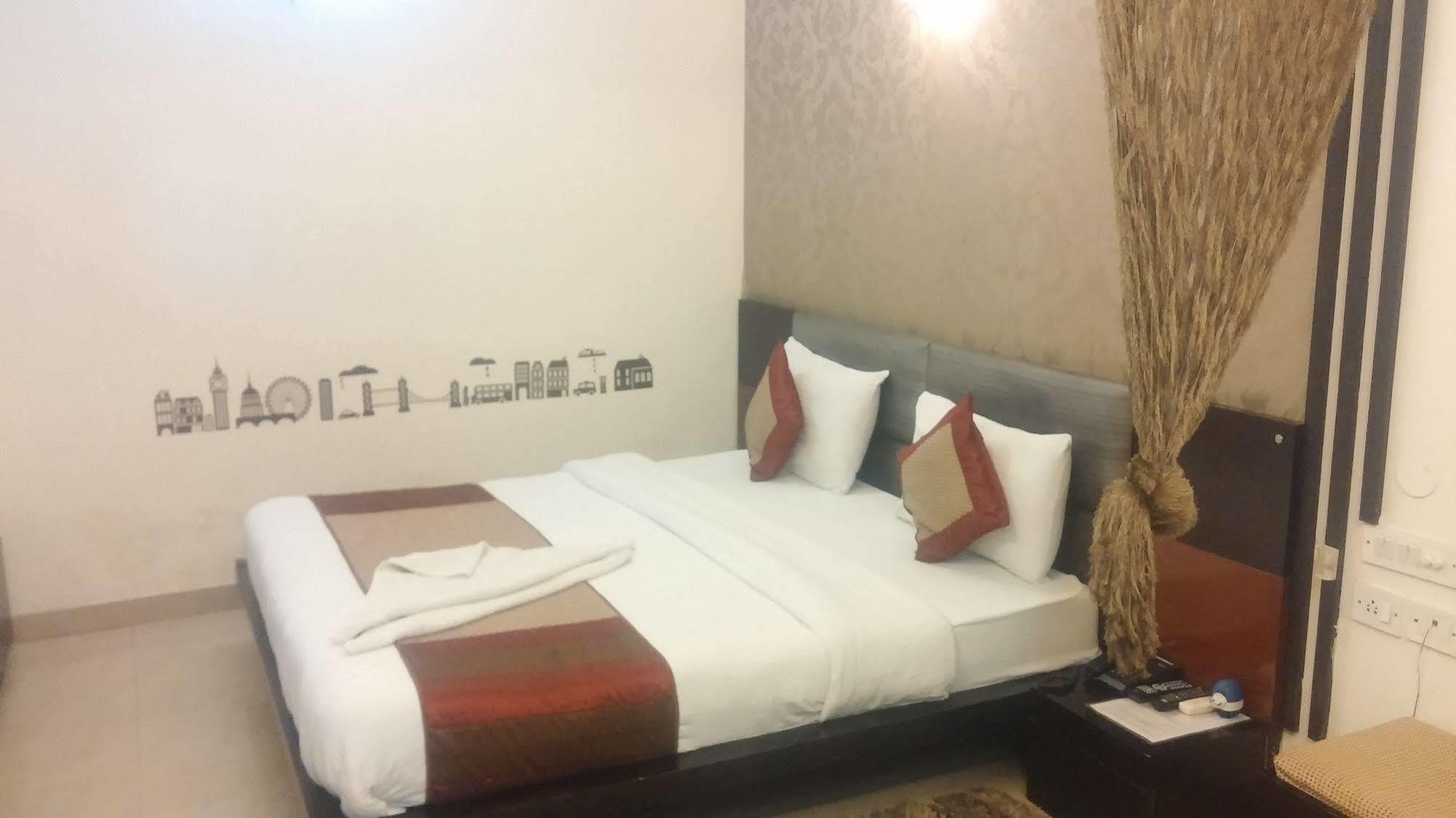 Hotel Delhi Aerocity, Nh 48 Yeni Delhi Dış mekan fotoğraf
