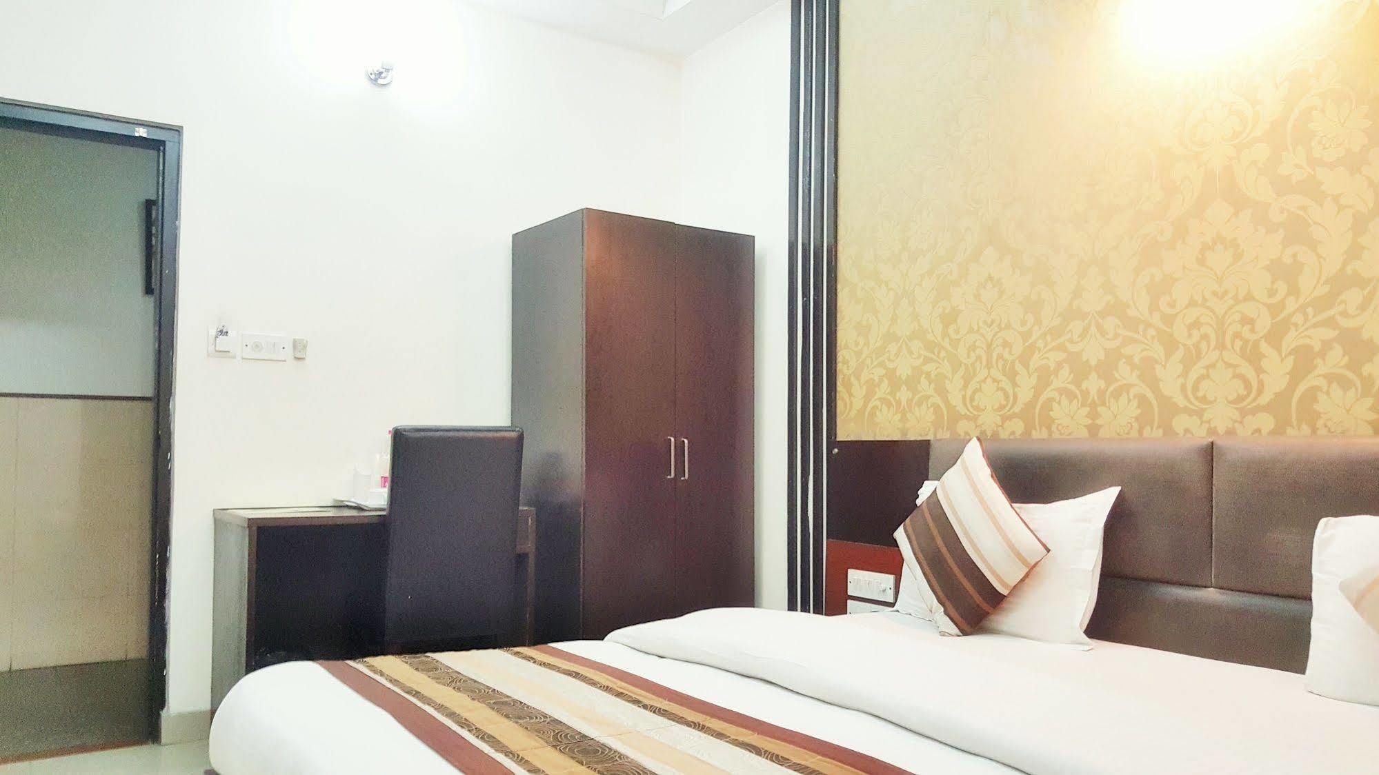 Hotel Delhi Aerocity, Nh 48 Yeni Delhi Dış mekan fotoğraf