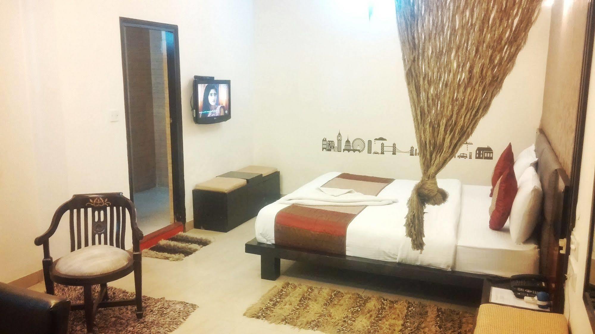 Hotel Delhi Aerocity, Nh 48 Yeni Delhi Dış mekan fotoğraf